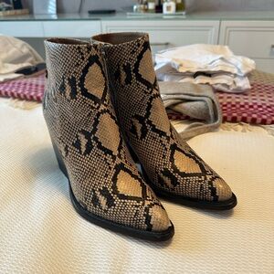 Chloe Rylee blockheel bootie